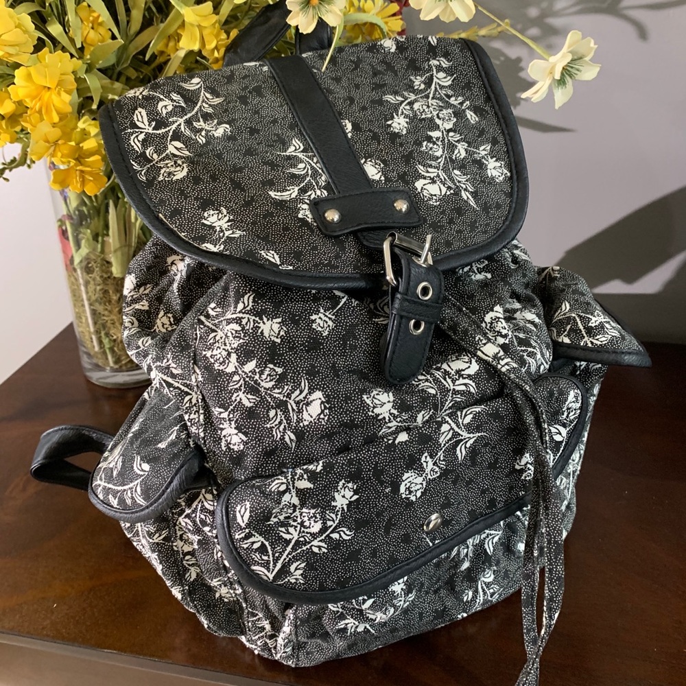 Paisley Drawstring Backpack - Picture 2 of 6